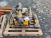 Image of JCB Beaver Petrol Hydraulic Power Pack & 2x Breakers