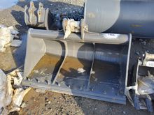 Image of Bucket 1ft Wide, 45mm Pins, 145mm Ears & 245mm Centres