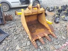 Image of Digging Bucket 65mm Pins, 235mm Ears, 350mm Centres