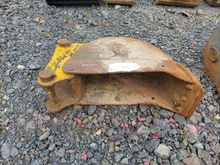 Image of 1' Bucket 45mm Pins 165mm Ears 340mm Centres