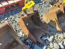 Image of 1FT Bucket 25mm Pins 100mm Ears 90mm Centres