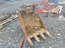 Image of Strickland Digging Bucket 745mm Width | 65mm Pins  | 255mm Ears | 380mm Centres