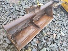 Image of BMC Digger Bucket - 5 Foot Wide | 50mm Pins | 170mm Ears | 290mm Centres