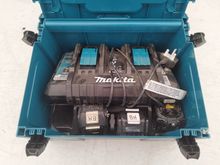 Image of Makita DC18RD Twin Port Battery Charger & 3x Batteries