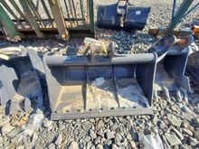 Image of 4ft Bucket, 45mm pins, 145mm ears & 245mm centres