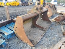 Image of JCB Bucket Width: 6' Pins: 65mm Ears: 260mm Centres: 380mm