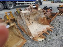 Image of 4' Bucket 65mm Pins 250m Ears 390mm Centres