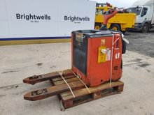 Image of Linde Powered Pallet Truck