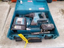 Image of Makita BHR262T Rotary Hammer Drill with Charger and Battery