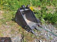 Image of Bucket 18in Wide, 35mm Pins, 110mm Ears, 135mm Centres