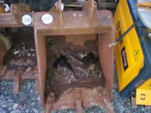 Image of 21" Bucket 30mm Pins 170mm Ears 220mm Centres