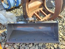 Image of Bucket 4ft Wide, 35mm Pins, 110mm Ears & 135mm Centres