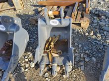 Image of Bucket 500mm Wide, 45mm Pins, 145mm Ears & 240mm Centres