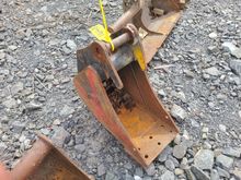 Image of Bucket Bucket  1'Wide 35mm Pin 135mm Ears 180mm Centres