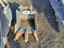 Image of Bucket 360mm Wide, 30mm Pins, 95mm Ears & 90mm Centres