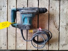 Image of Makita HR3210C Rotary Hammer and HM0871C Demolition Hammer