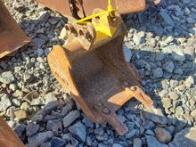 Image of 1FT Bucket 25mm Pins 100mm Ears 90mm Centres