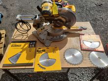 Image of DeWalt DW717XPS-LX Circular Saw c/w Spare Blades