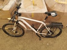 Image of Unknown Make White Bicycle Frame Number: AA80851932 Frame Size: Medium