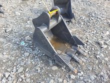 Image of Bucket 19in Wide, 45mm Pins, 145mm Ears, 245mm Centres