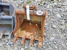 Image of 23" Bucket With Manual Hitch