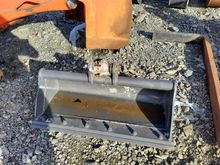 Image of Bucket 34inch Wide, 30mm Pins, 95mm Ears & 90mm Centres