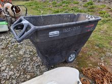 Image of Rubbermaid Skip Barrow