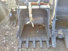 Image of Bucket 800mm Wide, 50mm Pins, 200mm Ears & 305mm Centres