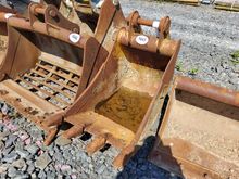 Image of CAT 2' Excavator Bucket 185mm Ears; 305mm Centres; 45mm Pins