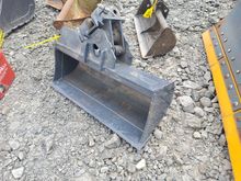 Image of 3FT Bucket, 30mm Pins, 100mm Ears, 90mm Centres