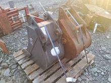 Image of Fermec 17in + 18in Width 2x 18" Bucket 45mm + 45mm Pins, 180mm + 170mm Ears, 310mm + 350mm Centres