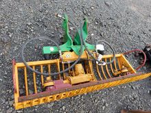 Image of Michaelis Weedbucket