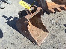 Image of Bucket - Width: 1ft | Pins: 40mm | Ears: 100mm | Centres: 135mm