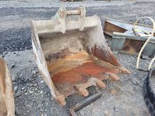 Image of JCB Digging Bucket Width: 4'  Pins: 65mm  Ears: 255mm Centres: 390mm