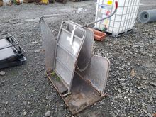 Image of Ironworks Calf De-horning Crate