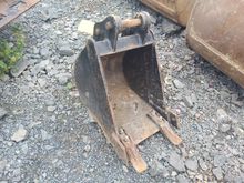 Image of JCB Digging Bucket 310mm Width | 25mm Pins  | 95mm Ears | 90mm Centres