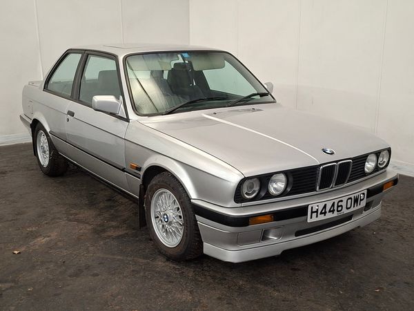 1990 BMW 318is (E30)