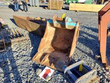 Image of 900mm Digging Bucket - 63mm Pins | 250mm Ears | 380mm Centres