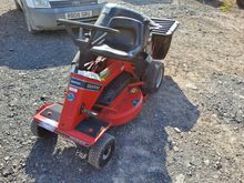 Image of Snapper 28" Hi- Vac Ride On Mower