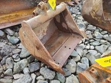 Image of Bucket - 460mm Wide | 25mm Pins | 100mm Ears | 80mm Centres