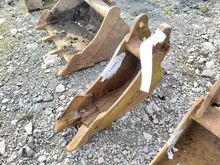 Image of 6" Bucket 25mm Pins 95mm Ears 90mm Centres