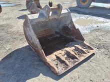 Image of Bucket - Width: 4ft | Pins: 65mm | Ears: 250mm | Centres: 390mm