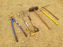 Image of Shovel, Pickaxe/Mattock, Axe, Bolt Croppers 900mm, Pavers Mallet