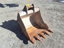 Image of Bucket - Width: 30in | Pins: 50mm | Ears: 210mm | Centres: 315mm