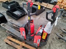 Image of 2x Pallet Trucks