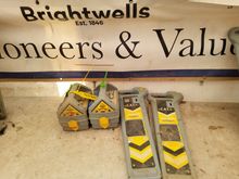 Image of 2x Cat Scanners & 2x Gennys