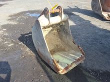 Image of Bucket - Width: 2ft | Pins: 50mm | Ears: 205mm | Centres: 310mm