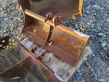 Image of 3ft Width Bucket - 25mm Pins, 100mm Ears, 100mm Centres