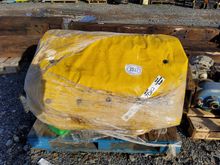 Image of 1 Pallet Of Oil Solid Containment Booms