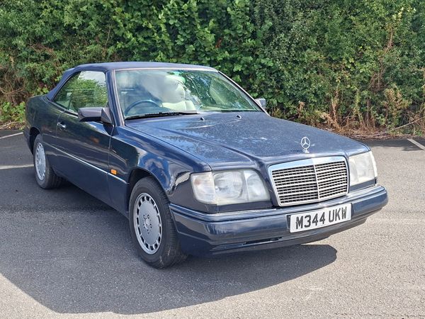 1994 Mercedes-Benz E220 Cabriol...